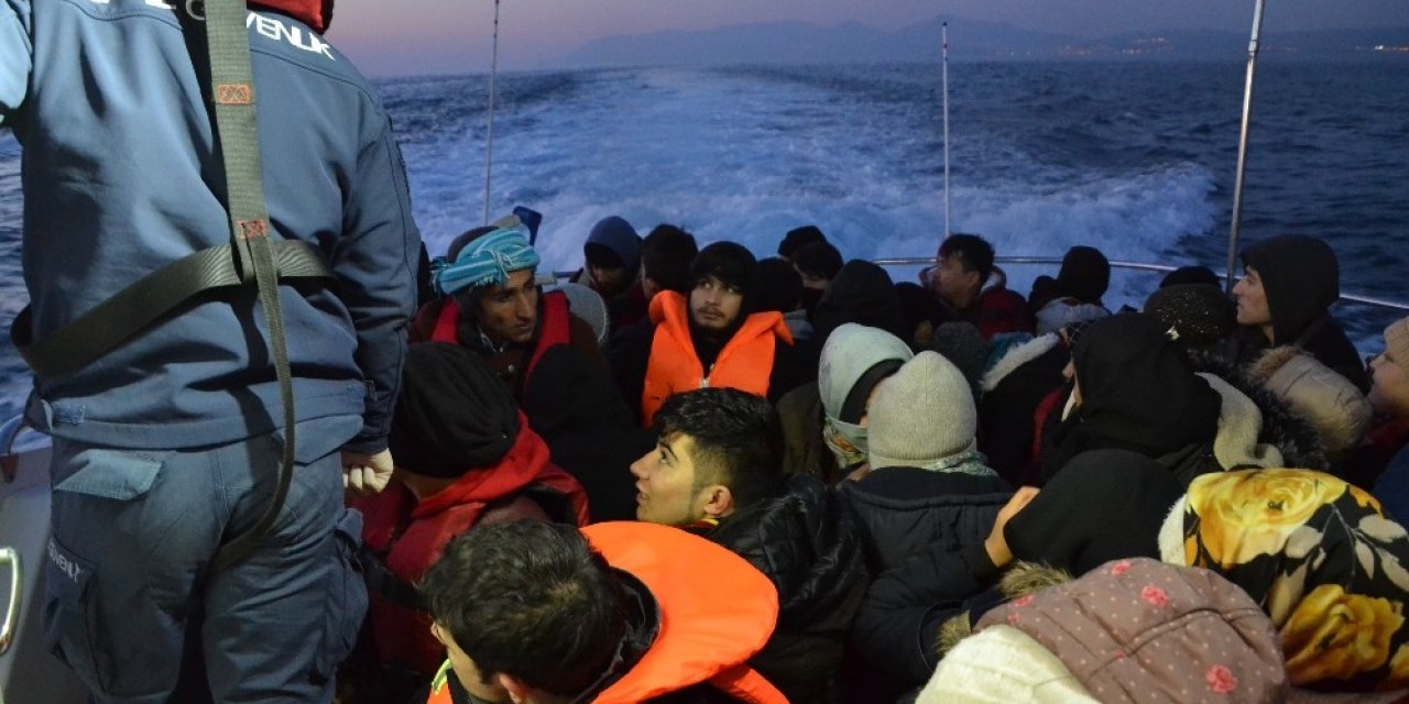 Ayvalık’ta 47 Afganistan uyruklu göçmen yakalandı
