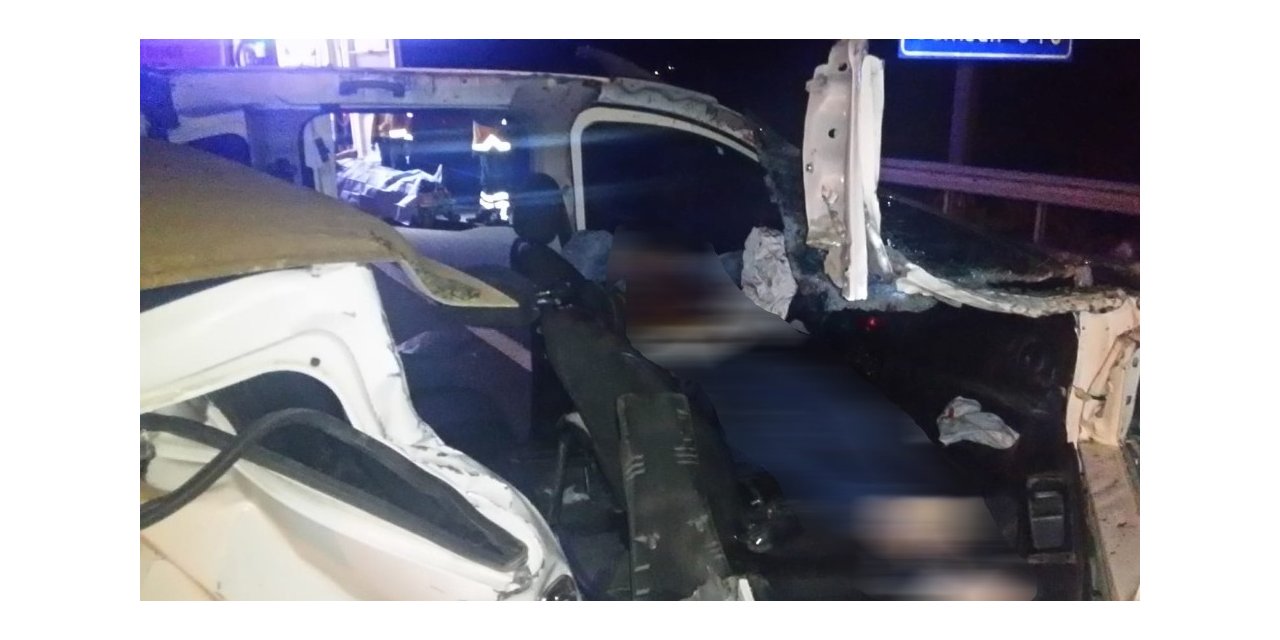 Kırıkkale’de feci kaza, hafif ticari araç tıra çarptı: 1 ölü, 1 yaralı