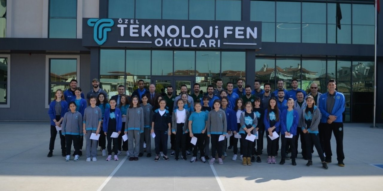 Bursa Büyükşehir Belediyespor Efelerinden gençlere altın öğütler