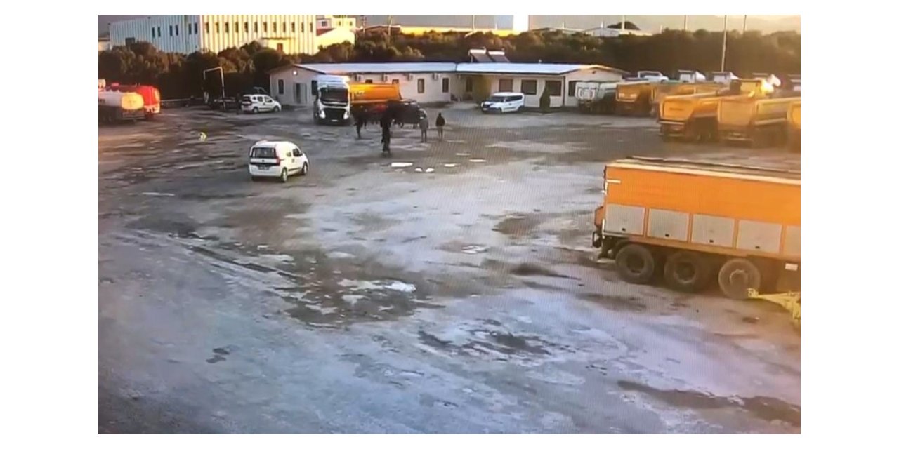 Kızgın şoför tırı mesai arkadaşlarının üzerine sürdü