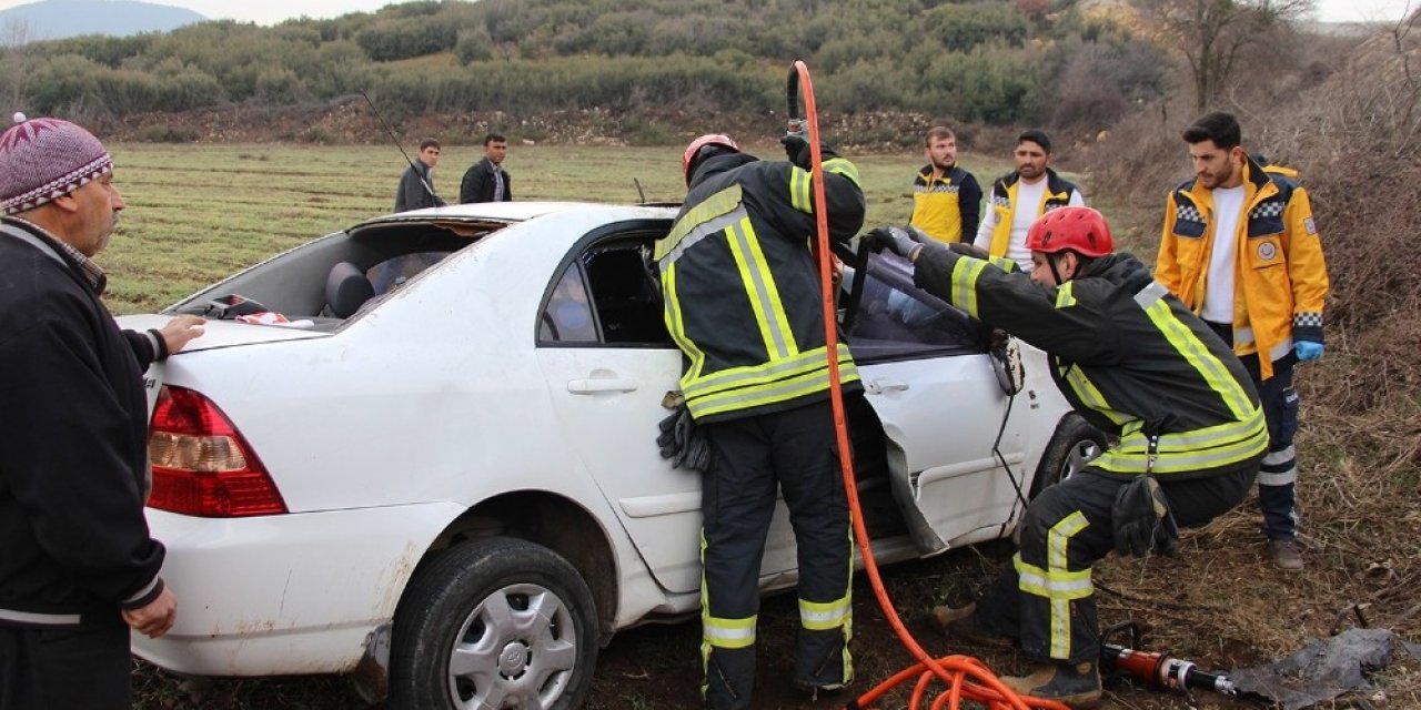 Tır ile otomobilin çarpıştığı kazada karı koca hayatını kaybetti