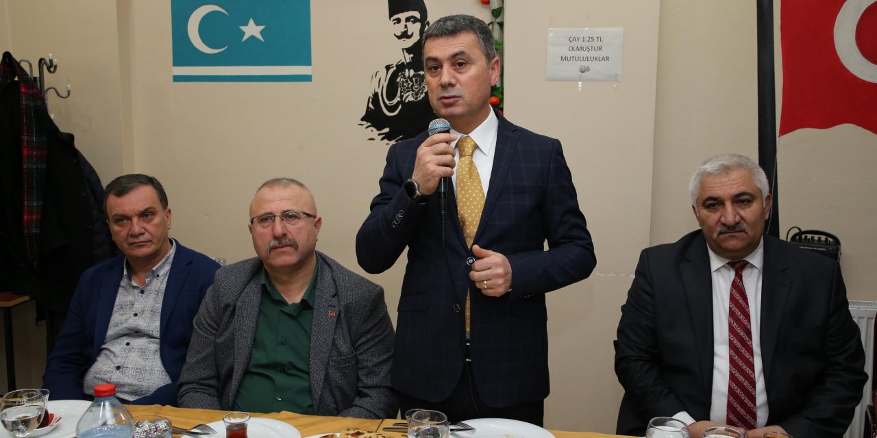 Başkan Şimşek esnafla kahvaltıda bir araya geldi