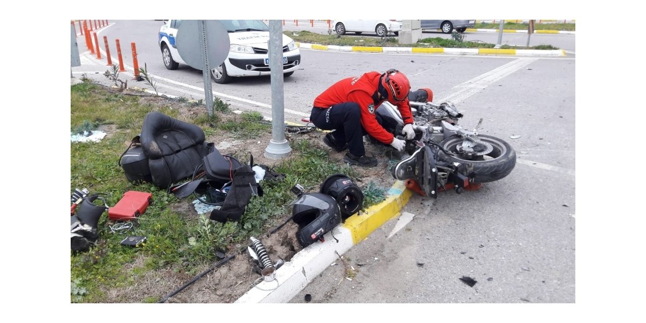 Burhaniye’de motosiklet ile araç çarpıştı: 2 yaralı
