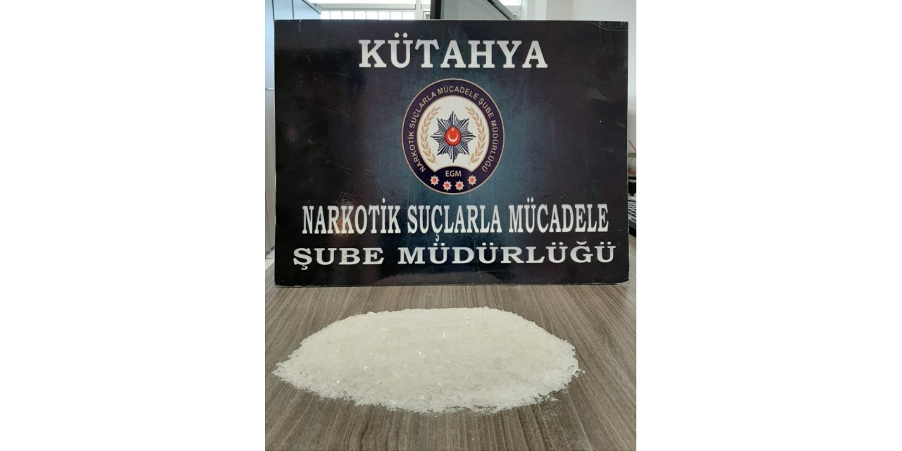 Otomobilin çamurluğunda uyuşturucu