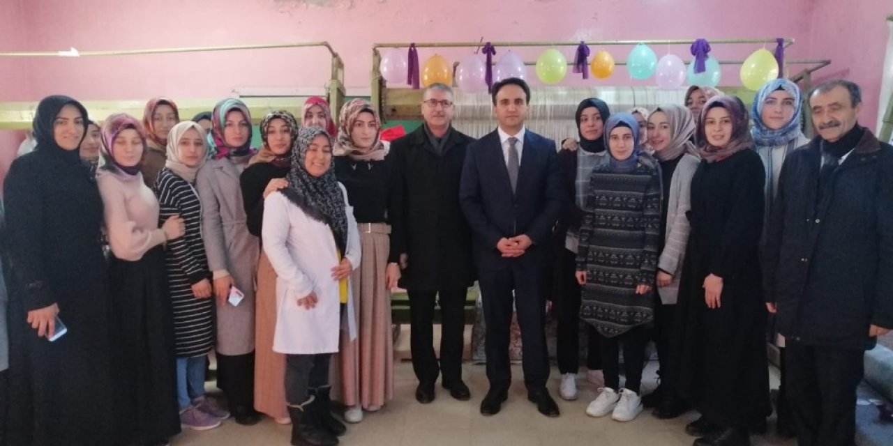 Midyat’ta 40 kadın ipek dokuma kursunda meslek sahibi olacak