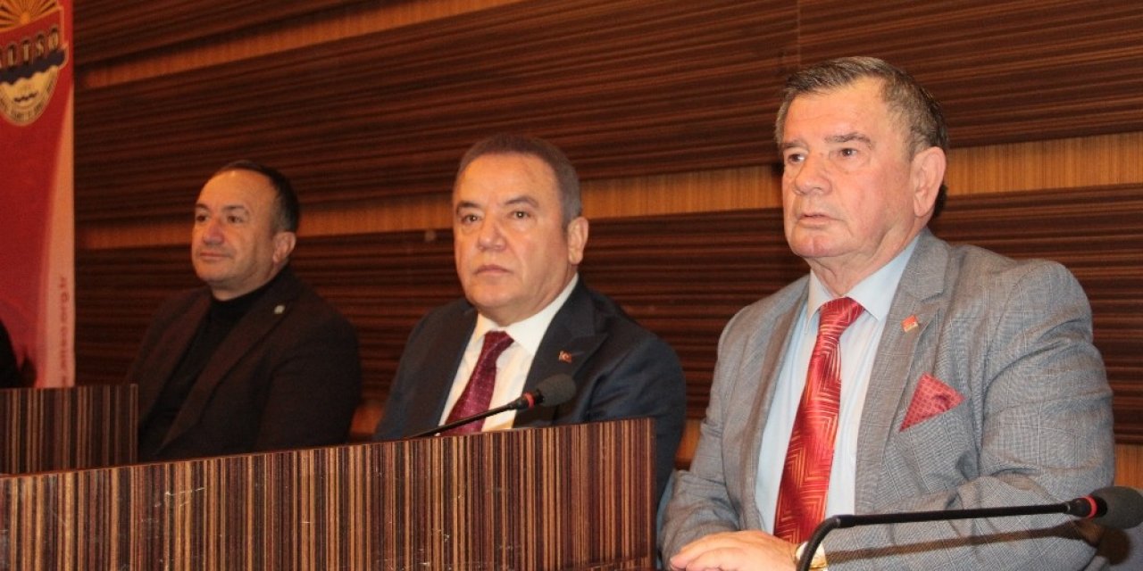 Başkan Böcek Alanya’da turizmcilerle buluştu