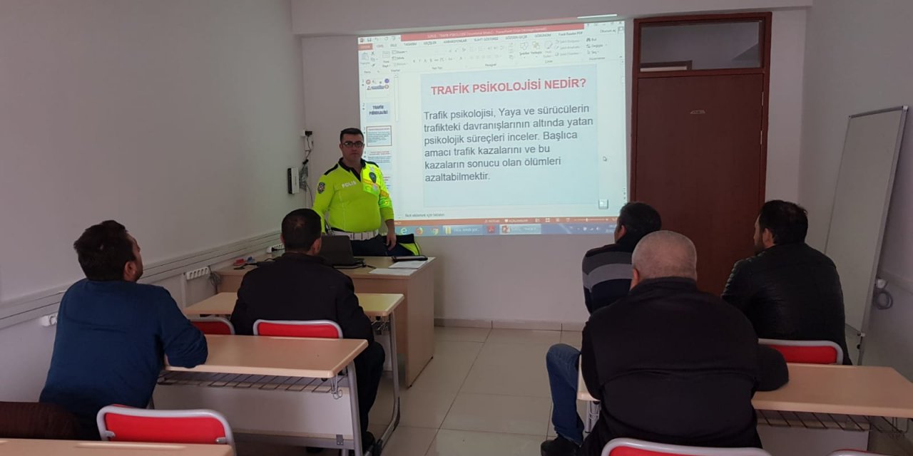Ulaş'ta öğrenci servis sürücülerine eğitim verildi