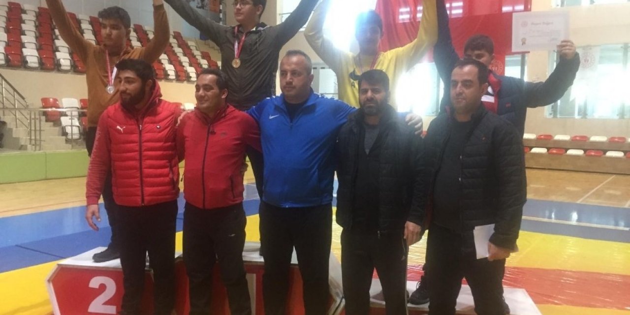 Vanlı güreşçiler Türkiye finallerine katılmaya hak kazandı