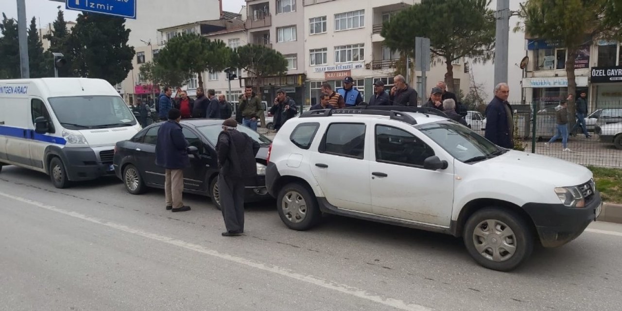Yayaya yol verince zincirleme kaza yaşandı