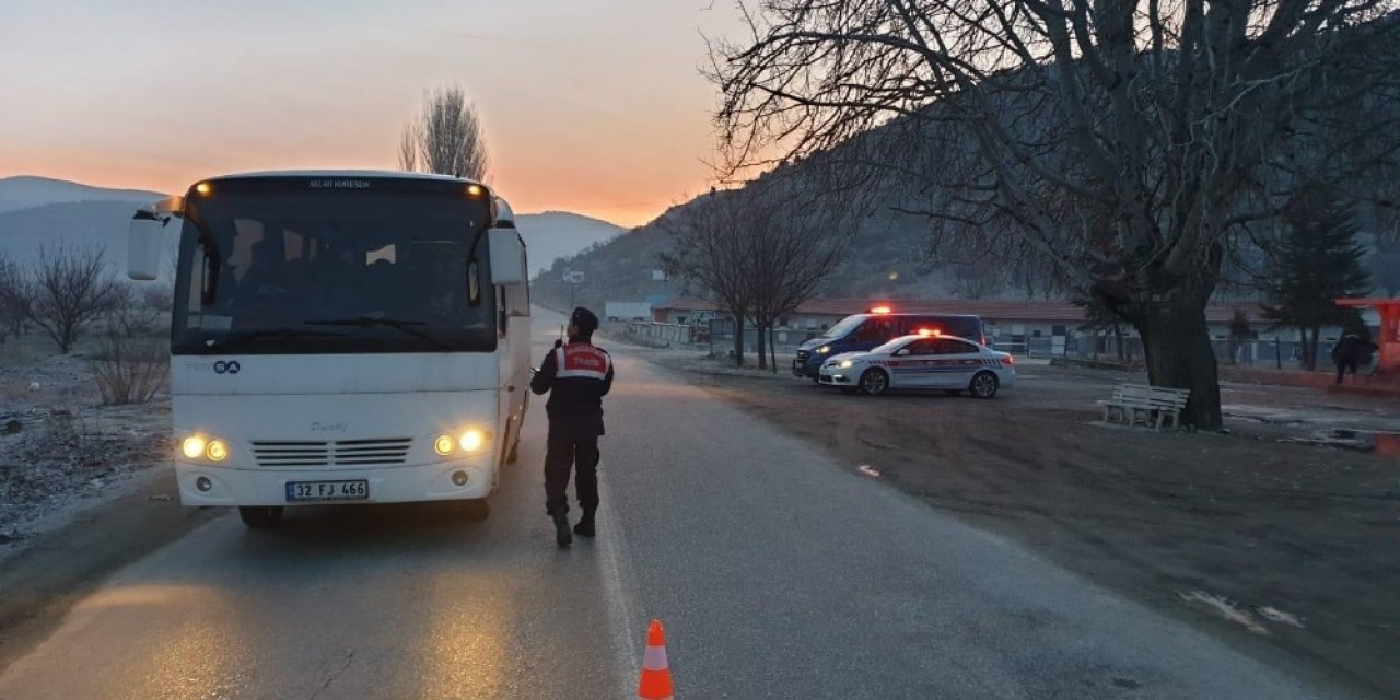 Jandarma, kurallara uymayan 62 aracı trafikten men etti