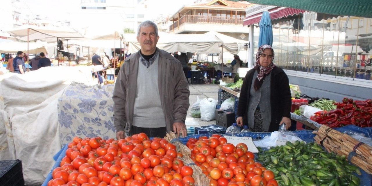 Pazar esnafının sebzelerini çaldılar