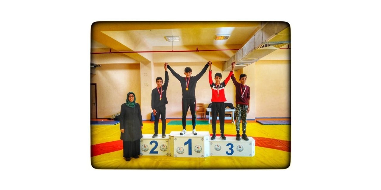Okul Sporları Gençler B Güreş müsabakaları sona erdi