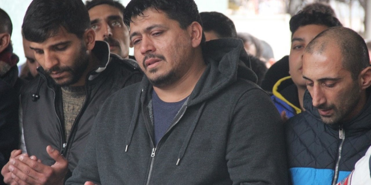 İzmir’de öldürülen genç gözyaşlarıyla defnedildi
