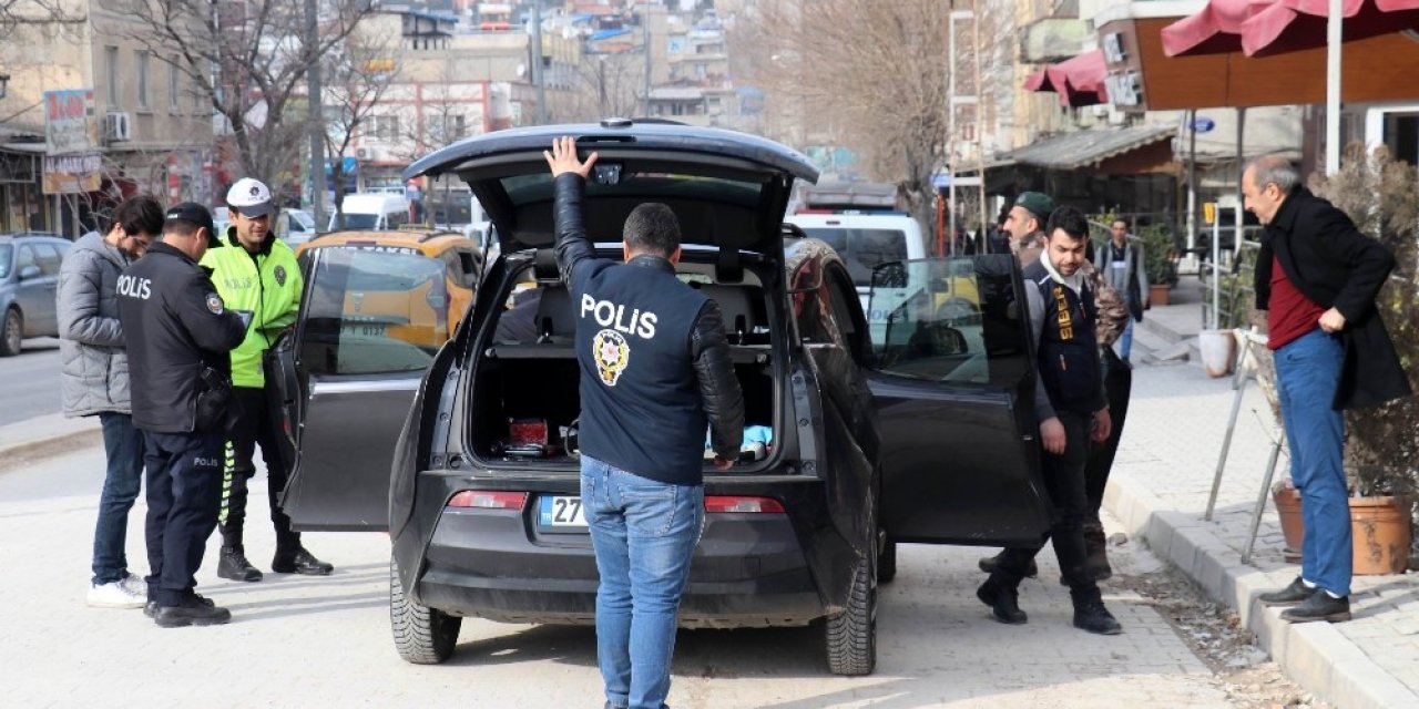 Helikopter destekli operasyonda 4 kilo uyuşturucu yakalandı