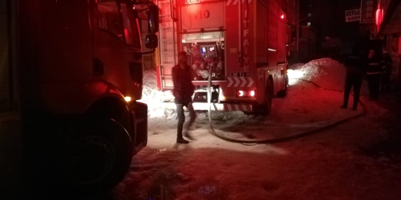 Yüksekova’da korkutan yangın