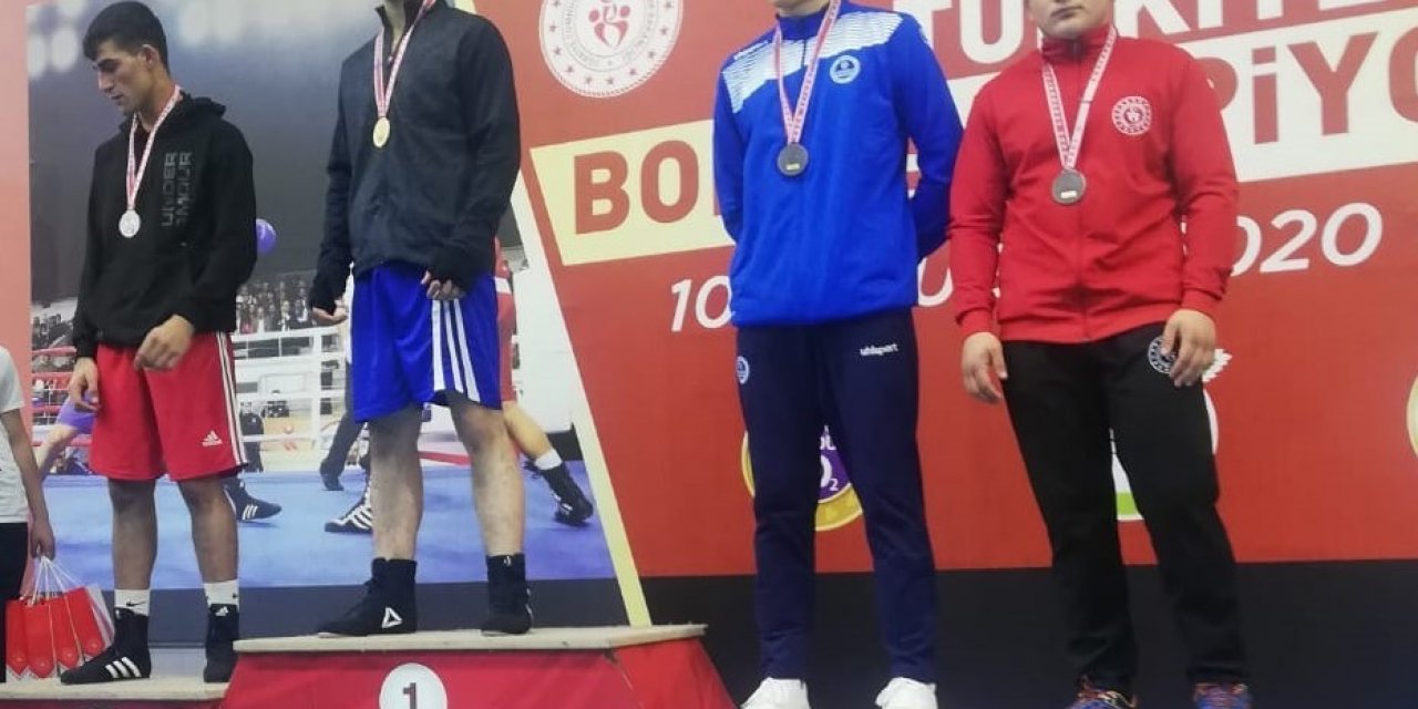 Kağıtsporlu boksörlerden önemli başarı