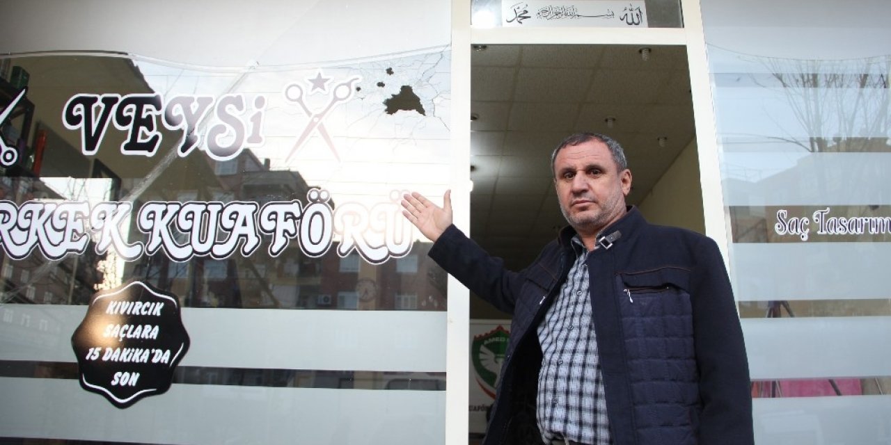 Diyarbakır’da berber dükkanına silahlı saldırı, iş yeri sahibi dışarı çıkamıyor