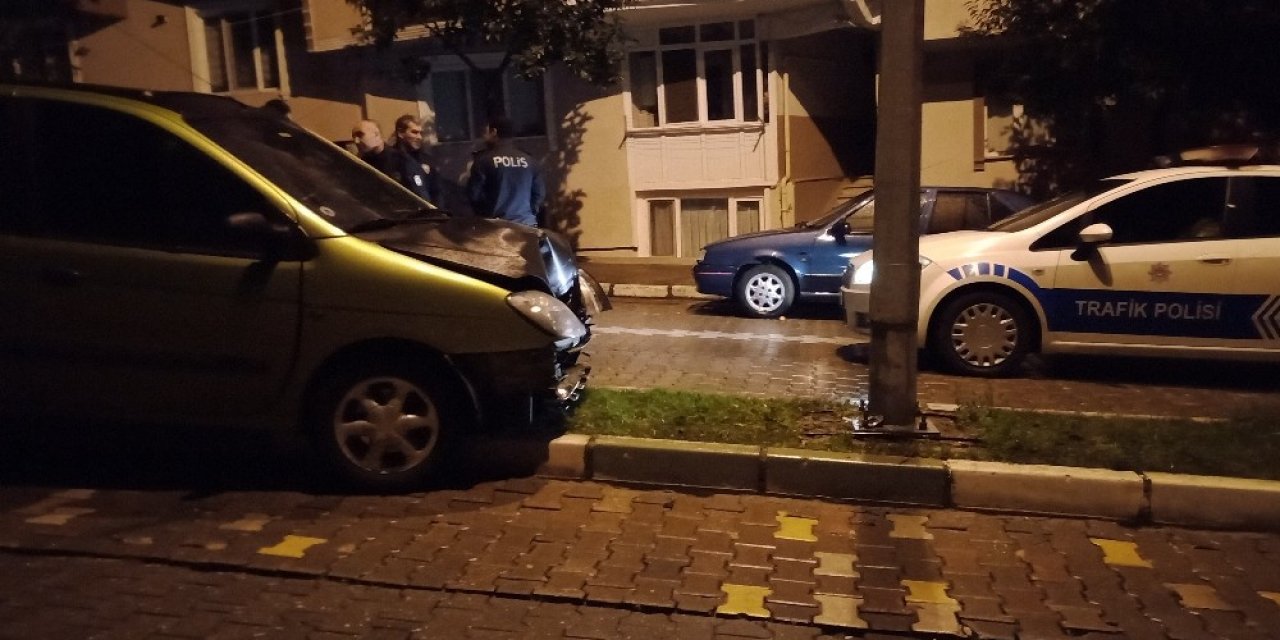 Bursa’da alkollü sürücü telefonuna bakınca