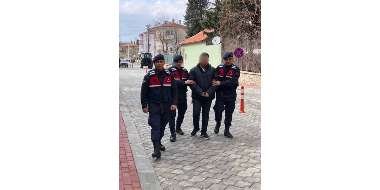 8 ayrı suçtan aranan şahıs jandarmadan kaçamadı