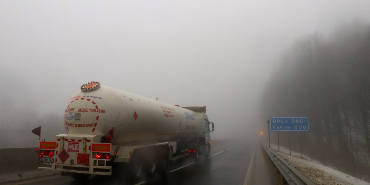 Bolu Dağı'nda sağanak ve sis etkili oluyor