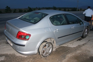 Gaspçıları patlak lastikle kovaladı