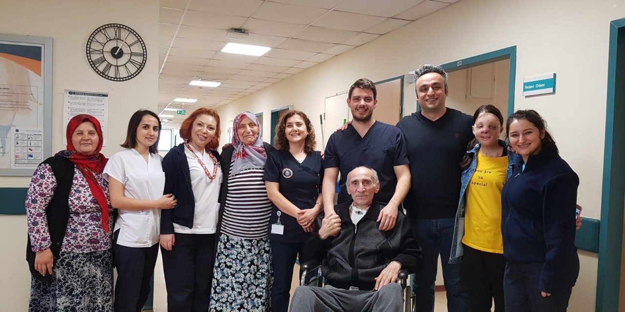 Bağırsağından ve cilt dokusundan yemek borusu yapıldı