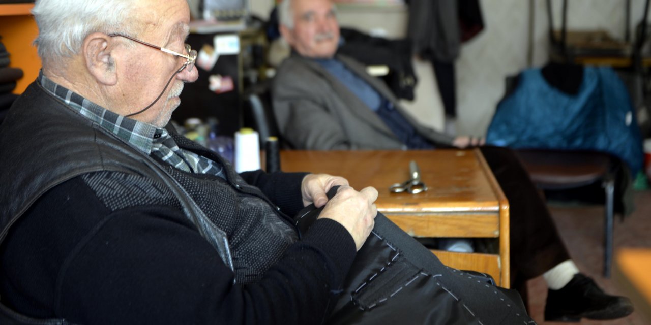 Çocuk yaşta eline aldığı iğne ve ipliği 70 yıldır bırakmadı