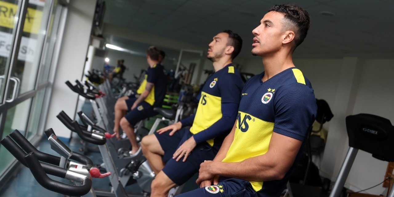 Fenerbahçe’de derbi hazırlıkları sürüyor