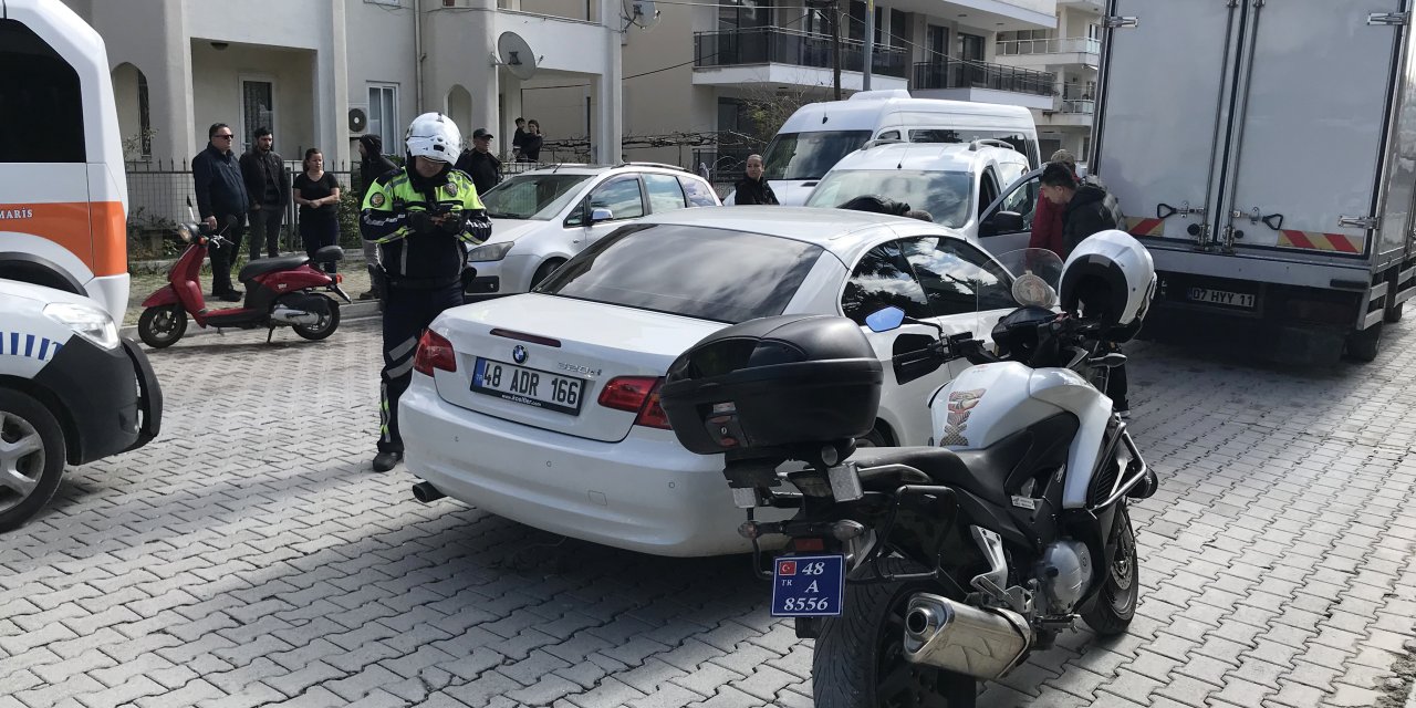 Muğla'da 14 yaşındaki çocuk, kullandığı otomobille polis aracına çarpınca yakalandı