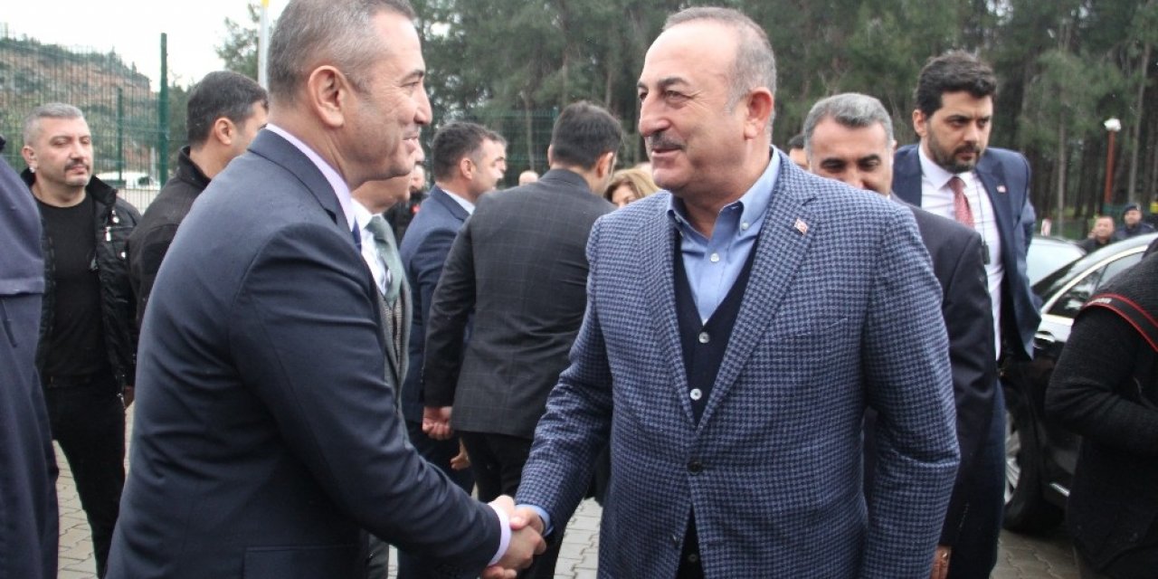 Bakan Çavuşoğlu’ndan Alanya’da okul ziyaretleri