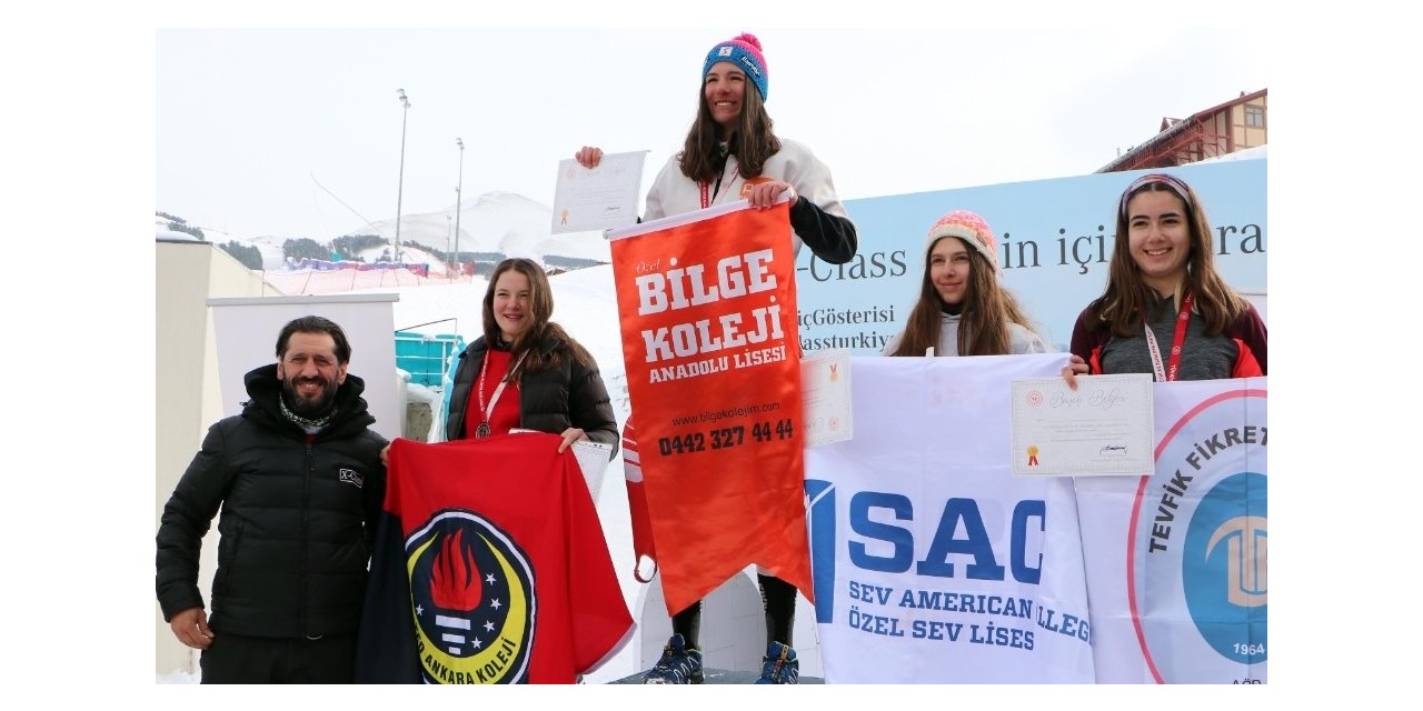 Altın madalya Ceren’in