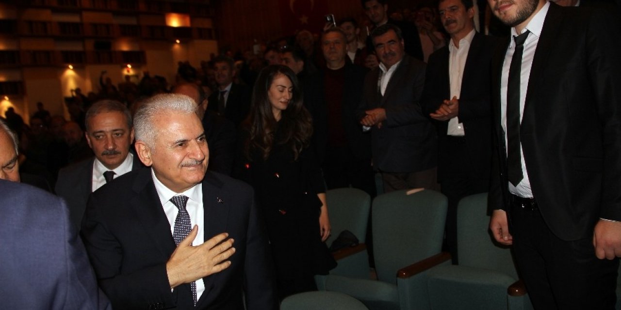 Binali Yıldırım: “Darbe söylentilerini çıkaranlar 15 Temmuz’u düşünsün”