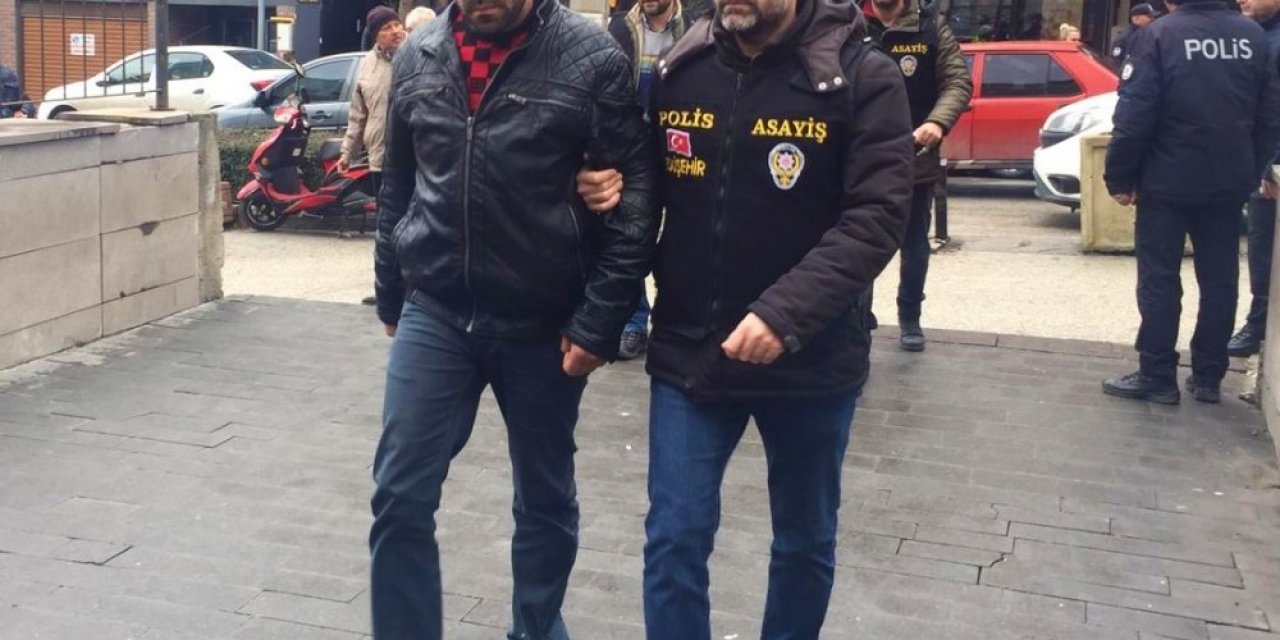 Gazinonun önünde çıkan kavgada silahlar konuştu