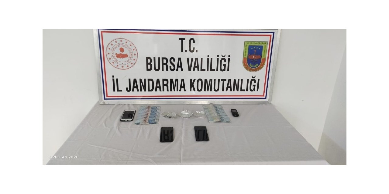Bursa’da jandarmadan kaçamadılar