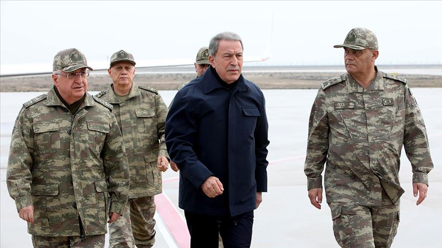 Milli Savunma Bakanı Akar ve komutanlar Suriye sınırında