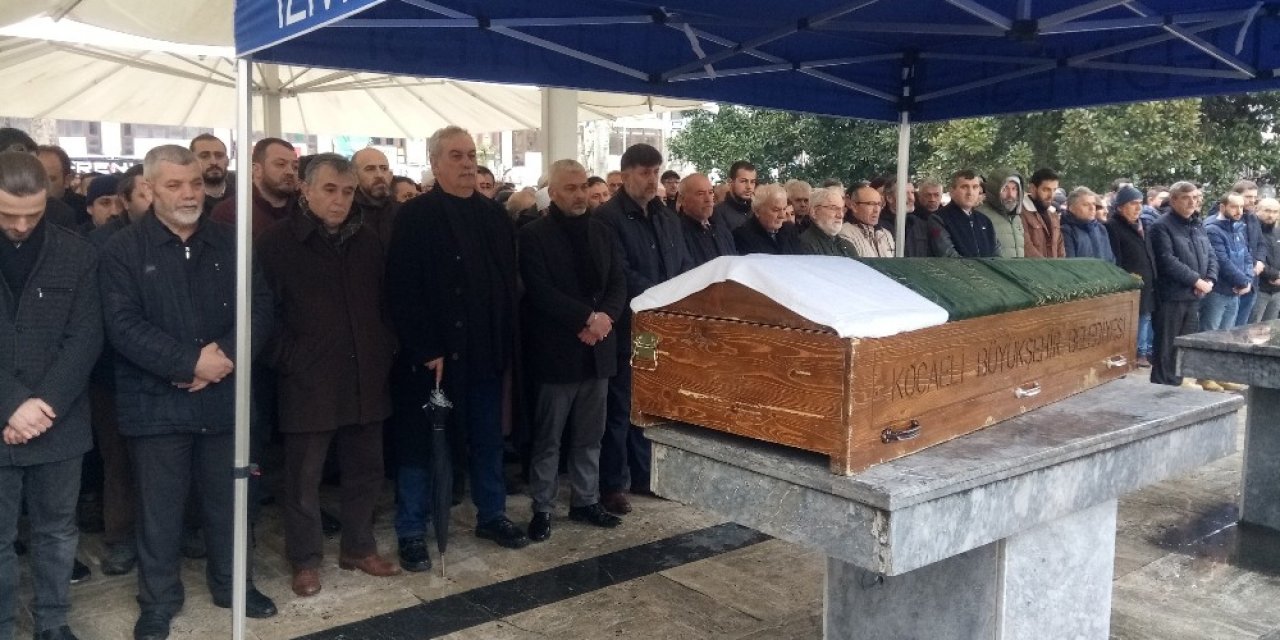 Otobüsle çarpışarak hayatını kaybeden sürücü toprağa verildi