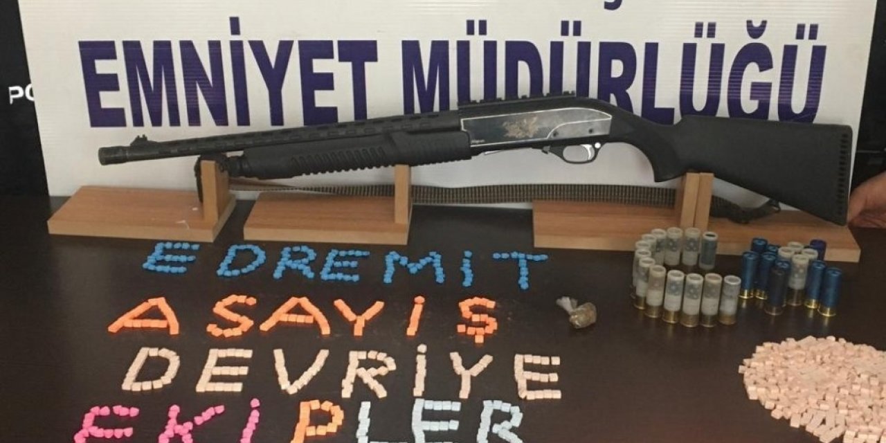 Edremit’te araçtan pompalı tüfek ve uyuşturucu çıktı