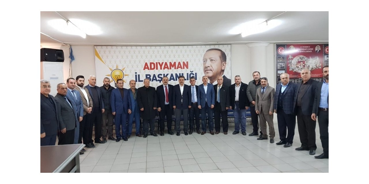 AK Parti heyeti muhtarlarla bir araya geldi