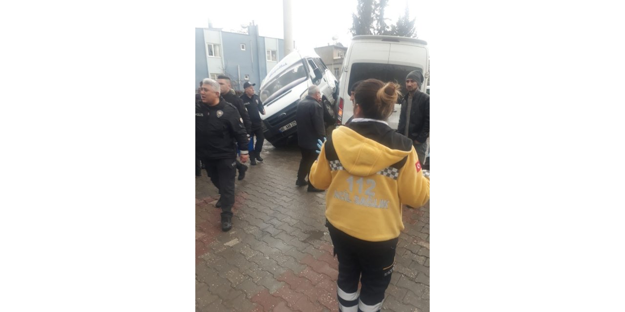 Osmaniye’de öğrenci taşıyan iki minibüs kaza yaptı: 20 yaralı