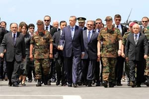 Şehitlere son yolculukta onlar yoktu