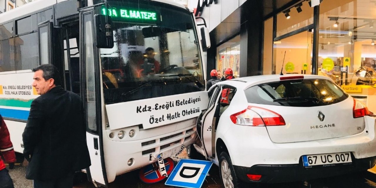Otobüsün sürüklediği otomobil mağazaya girmekten son anda kurtuldu