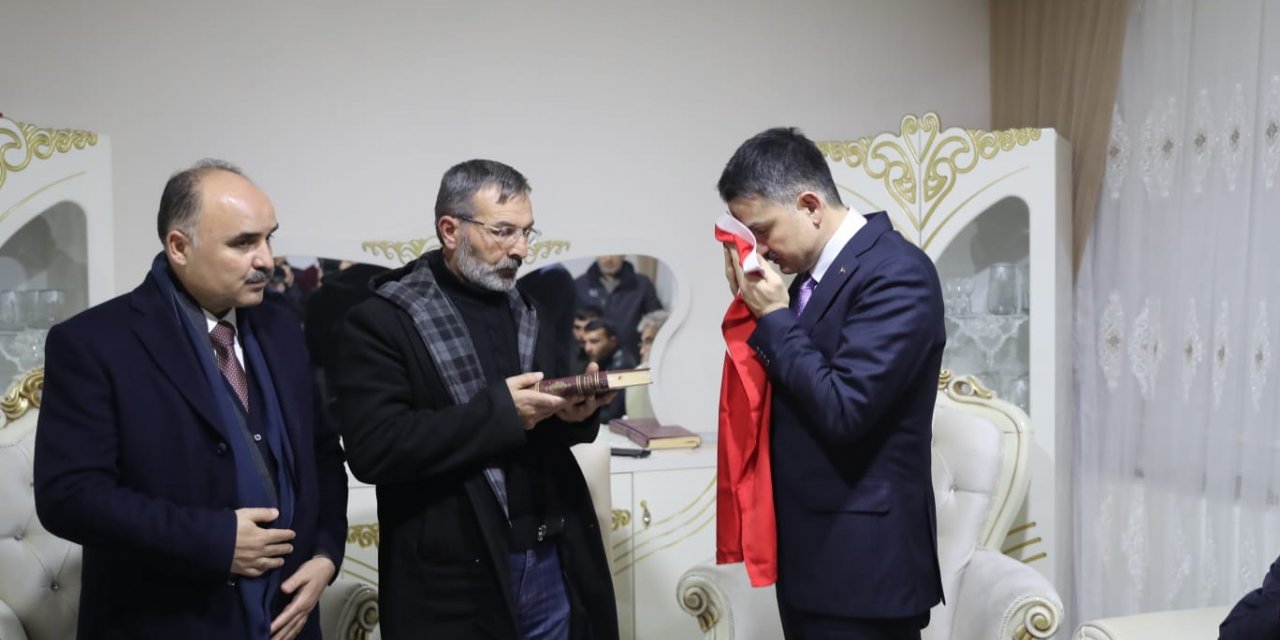 Tarım ve Orman Bakanı Pakdemirli'den şehit ailesine ziyaret