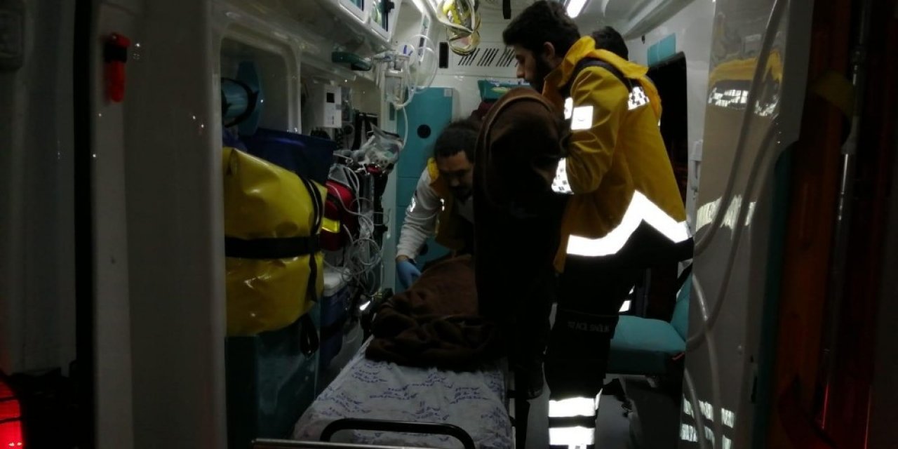 16 göçmeni taşıyan bot batmaktan son anda kurtuldu