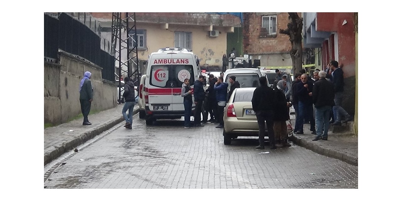 Diyarbakır’da park kavgasında silahlar konuştu: 2 yaralı
