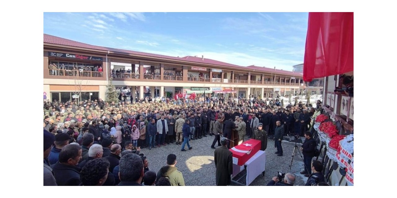 Görev başında hayatını kaybeden Albay Ejder Kanter, gözyaşları arasında toprağa verildi