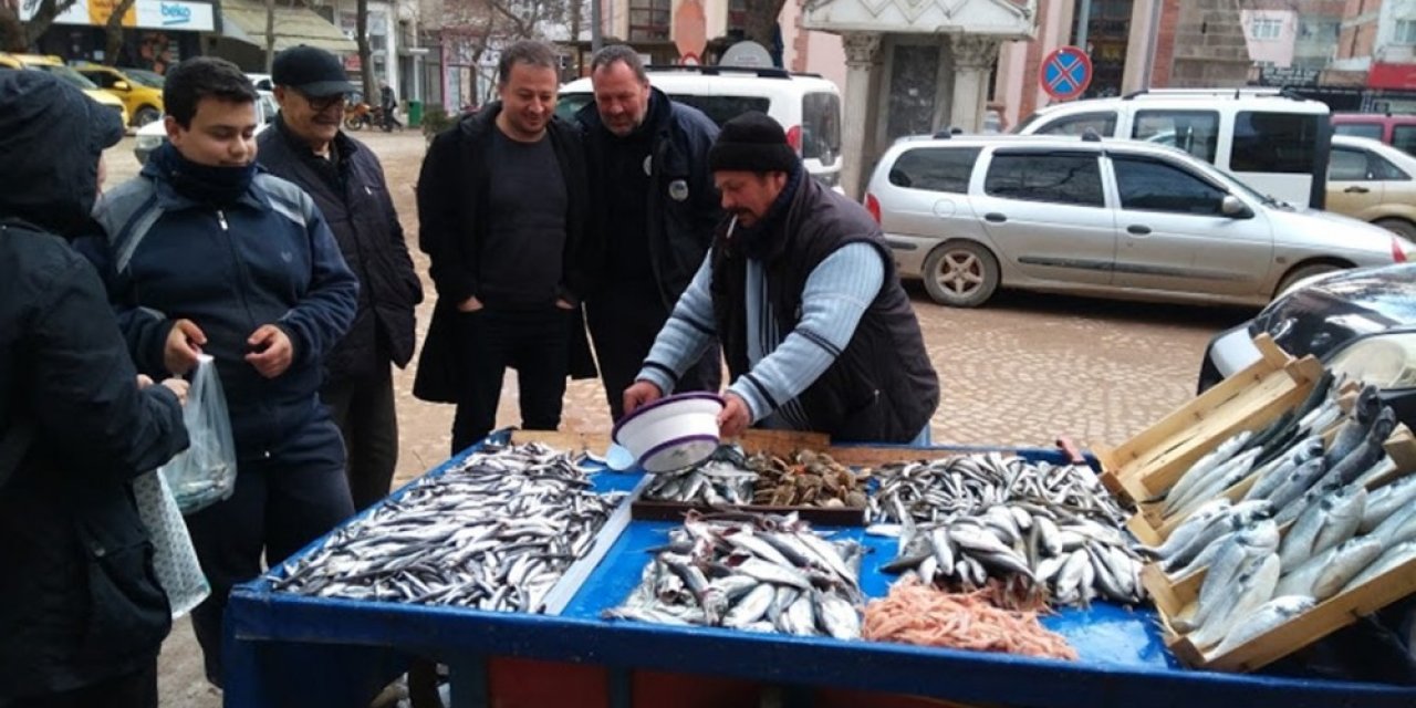 Fırtına balık fiyatlarını artırdı
