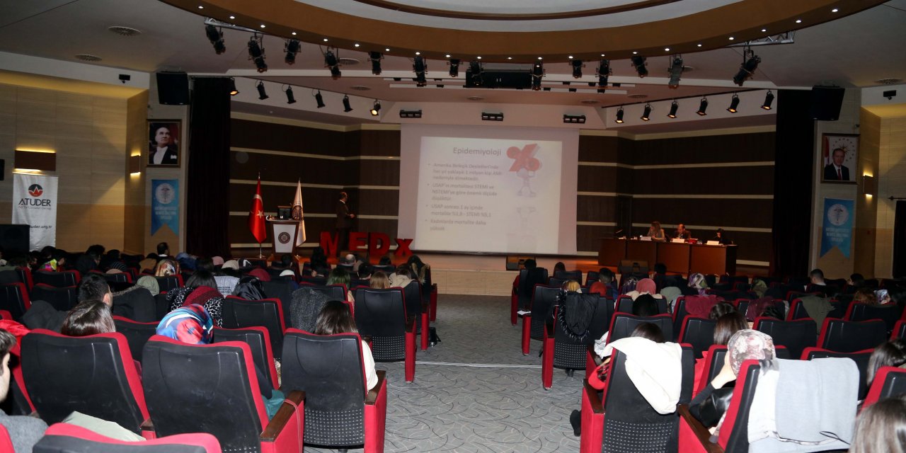 Geleceğin doktorları "acil servis"i uzmanlarından dinledi