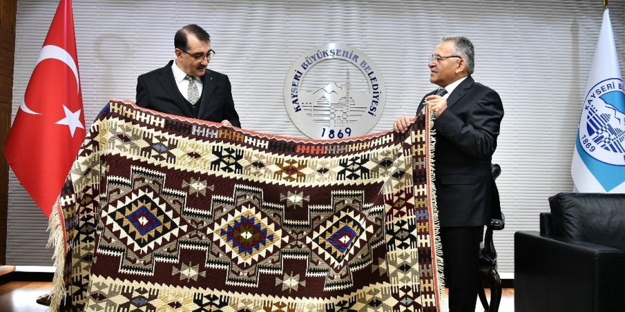 Bakan Dönmez: "Tüm vatandaşımızı doğalgaz kullanabilecek hale getirecek inancımız var"