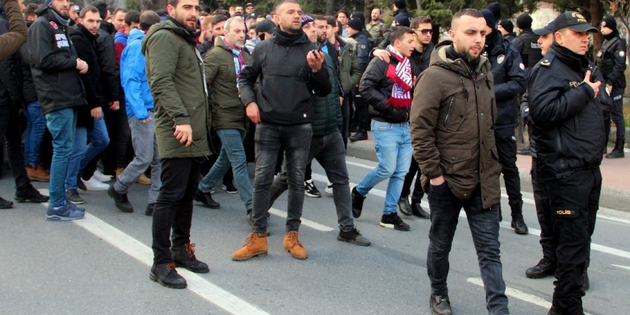 Trabzonspor taraftarı stada giriş yaptı