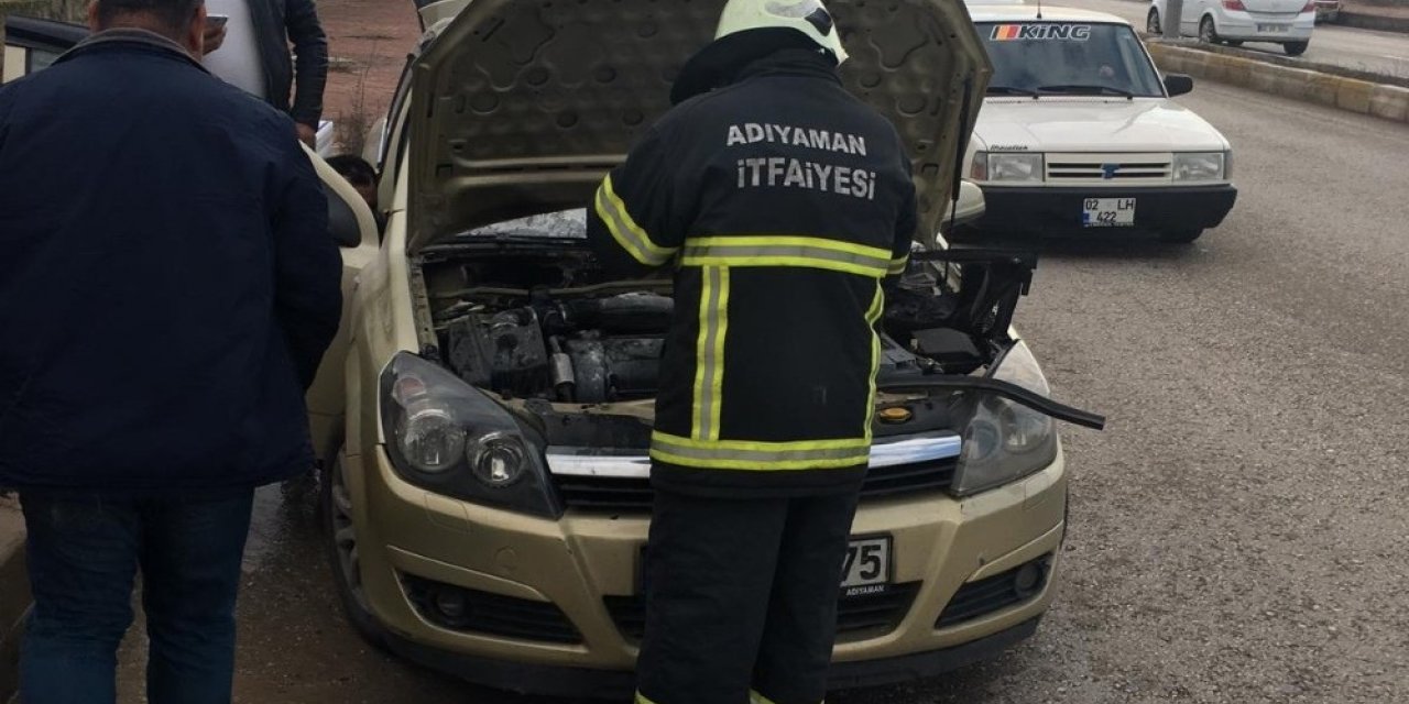 Otomobildeki yangın kısa sürede söndürüldü